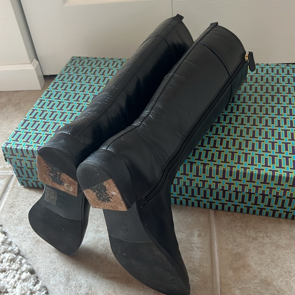 💕TORY BURCH💕 KIERNAN RIDING BOOTS IN BLACK CALF LEATHER w/ GOLD HARDWARE - Picture 12 of 13